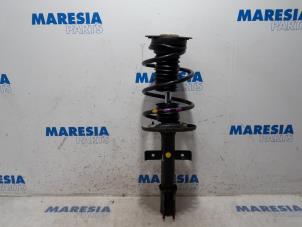 Used Front shock absorber rod, left Renault Captur (2R) 1.2 TCE 16V EDC Price € 50,00 Margin scheme offered by Maresia Parts
