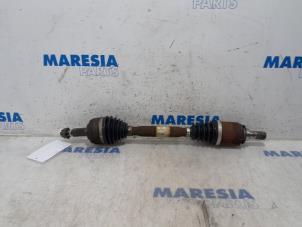 Used Front drive shaft, left Renault Captur (2R) 1.2 TCE 16V EDC Price € 90,00 Margin scheme offered by Maresia Parts