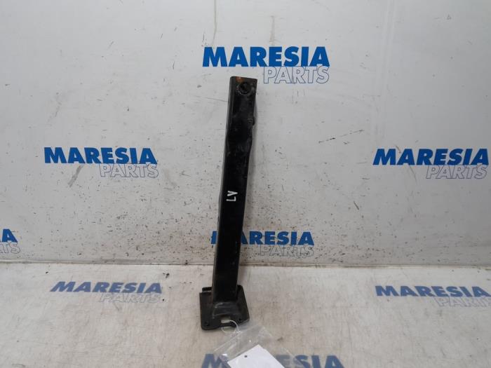 Begagnade Underram Peugeot 207 CC (WB) 1.6 16V THP Pris € 20,00 Marginaltabell erbjuds av Maresia Parts