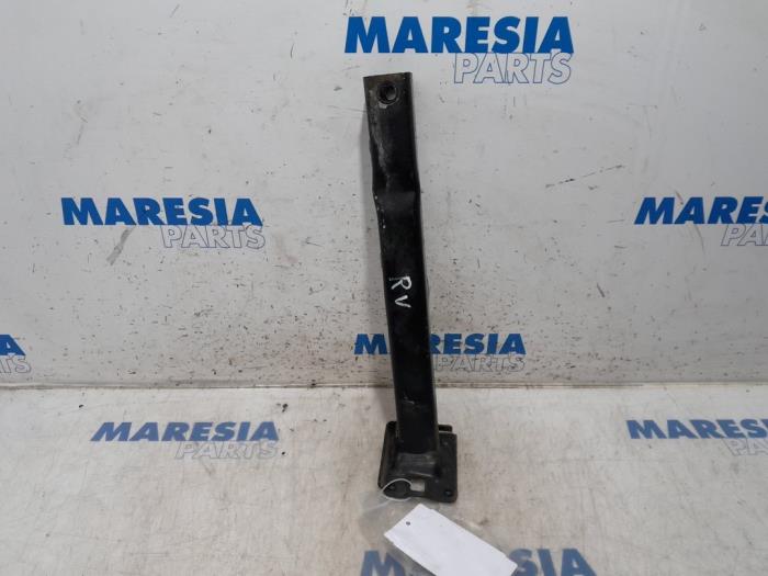 Begagnade Underram Peugeot 207 CC (WB) 1.6 16V THP Pris € 20,00 Marginaltabell erbjuds av Maresia Parts