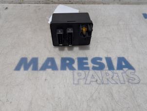 Used Glow plug relay Alfa Romeo 159 Sportwagon (939BX) 2.4 JTDm 20V Price € 20,00 Margin scheme offered by Maresia Parts
