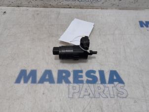 Used Windscreen washer pump Alfa Romeo 159 Sportwagon (939BX) 2.4 JTDm 20V Price € 15,00 Margin scheme offered by Maresia Parts