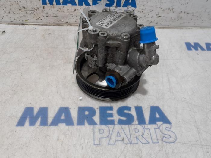Usagé Pompe de direction Alfa Romeo 159 Sportwagon (939BX) 2.4 JTDm 20V Prix € 105,00 Règlement à la marge proposé par Maresia Parts