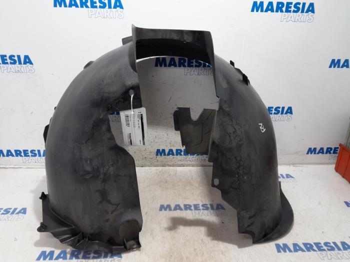 Używane Nadkole Peugeot 308 (4A/C) 1.6 16V THP 150 Cena € 30,00 Procedura marży oferowane przez Maresia Parts
