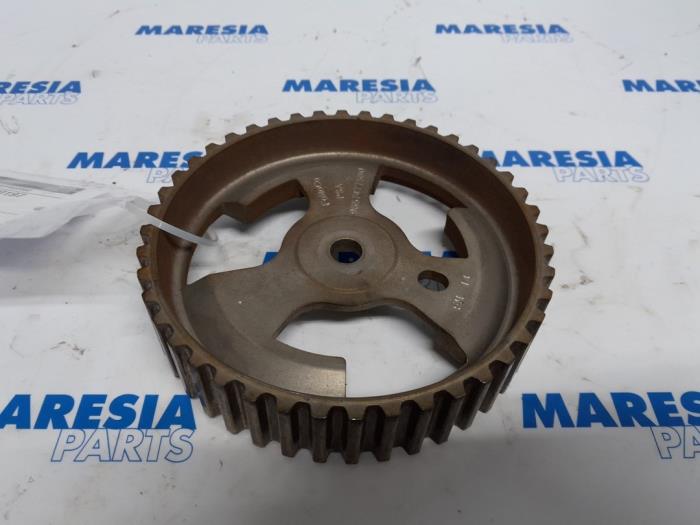 Gebrauchte Nockenwelle Zahnrad Peugeot 2008 (CU) 1.6 e-HDi FAP Preis € 20,00 Margenregelung angeboten von Maresia Parts