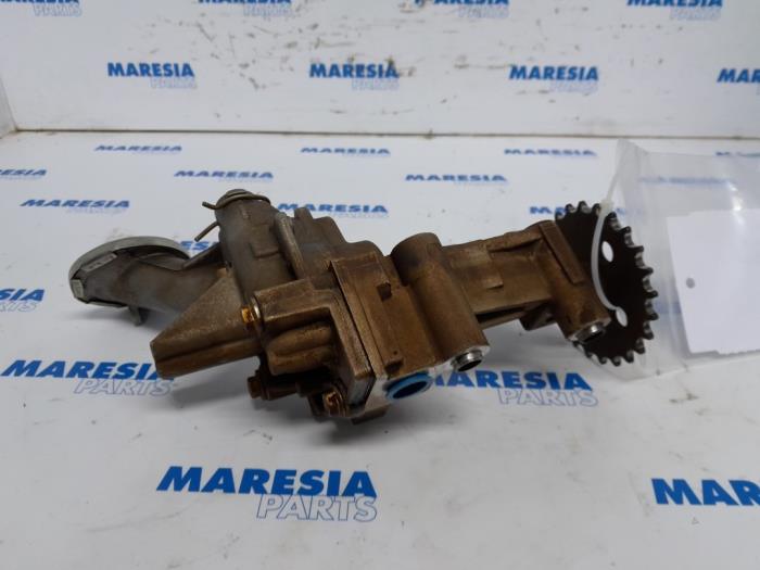 Gebrauchte Ölpumpe Renault Megane III Grandtour (KZ) 2.0 16V TCe 180 Preis € 50,00 Margenregelung angeboten von Maresia Parts