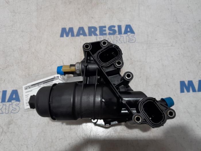 Gebrauchte Ölfilterhalter Renault Trafic (1FL/2FL/3FL/4FL) 1.6 dCi 95 Preis € 102,85 Mit Mehrwertsteuer angeboten von Maresia Parts