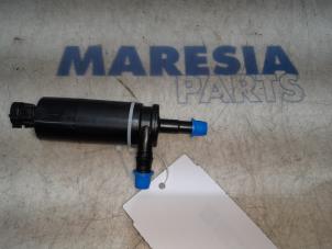 Used Headlight washer pump Alfa Romeo Giulietta (940) 1.4 TB 16V MultiAir Price € 25,00 Margin scheme offered by Maresia Parts