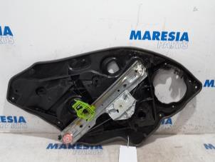 Usagé Mécanique vitre 4portes arrière gauche Alfa Romeo Giulietta (940) 1.4 TB 16V MultiAir Prix € 75,00 Règlement à la marge proposé par Maresia Parts