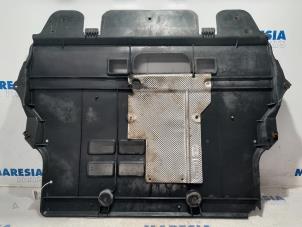 Usagé Plaque de protection moteur Citroen C5 III Tourer (RW) 1.6 16V THP 155 Prix € 50,00 Règlement à la marge proposé par Maresia Parts