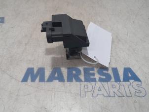 Używane Opornica wentylatora Citroen C5 III Tourer (RW) 1.6 16V THP 155 Cena € 20,00 Procedura marży oferowane przez Maresia Parts