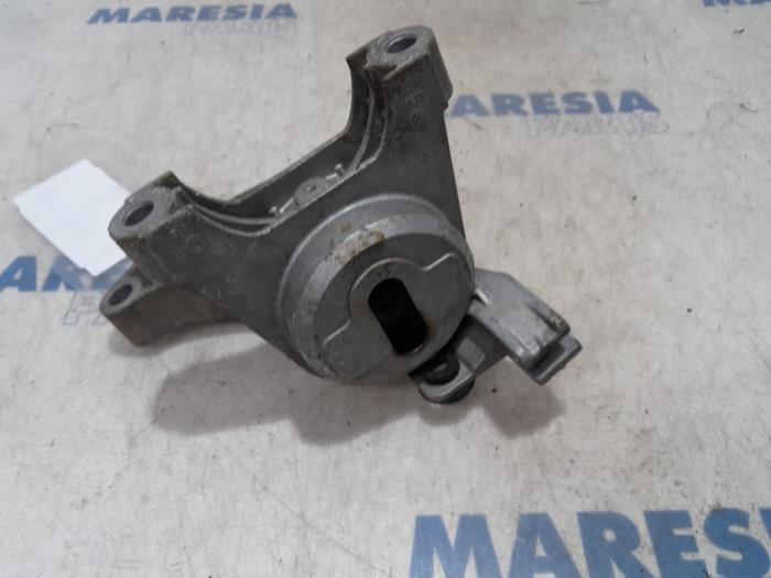 Used Engine mount Alfa Romeo Giulietta (940) 1.4 TB 16V MultiAir Price € 29,99 Margin scheme offered by Maresia Parts