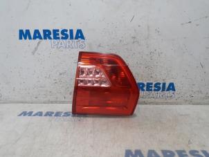 Używane Tylne swiatlo pozycyjne prawe Citroen C5 III Tourer (RW) 1.6 16V THP 155 Cena € 35,00 Procedura marży oferowane przez Maresia Parts
