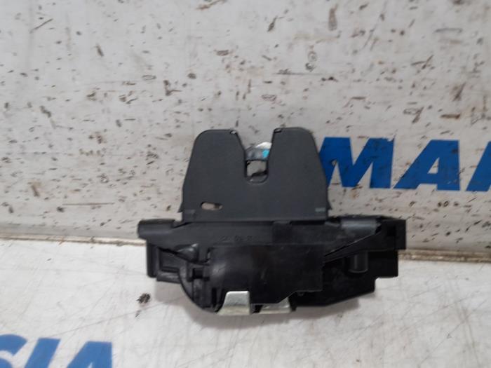 Tailgate lock mechanism from a Citroën C5 III Tourer (RW) 1.6 16V THP 155 2010