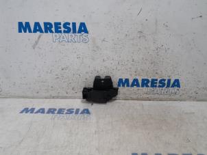 Używane Mechanizm zamka tylnej klapy Citroen C5 III Tourer (RW) 1.6 16V THP 155 Cena € 25,00 Procedura marży oferowane przez Maresia Parts