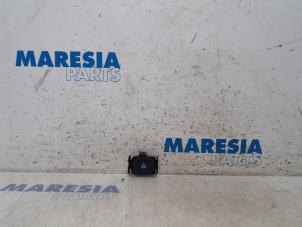 Używane Czujnik deszczu Citroen C5 III Tourer (RW) 1.6 16V THP 155 Cena € 20,00 Procedura marży oferowane przez Maresia Parts