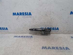 Używane Uchwyt drzwi prawych przednich wersja 4-drzwiowa Citroen C5 III Tourer (RW) 1.6 16V THP 155 Cena € 25,00 Procedura marży oferowane przez Maresia Parts