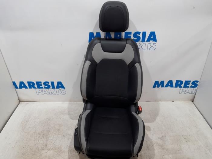 Używane Fotel prawy Citroen DS4 (NX) 1.6 16V VTi 120 Cena € 179,99 Procedura marży oferowane przez Maresia Parts
