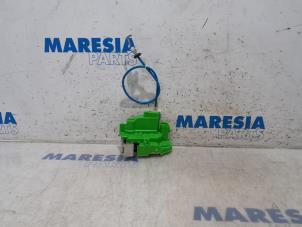 Używane Mechanizm blokady drzwi lewych tylnych wersja 4-drzwiowa Alfa Romeo Giulietta (940) 1.4 TB 16V MultiAir Cena € 30,00 Procedura marży oferowane przez Maresia Parts