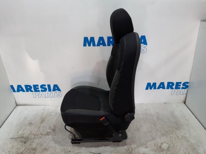 Seat, right from a Renault Captur (2R) 1.3 TCE 150 16V 2019