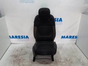 Used Seat, right Renault Captur (2R) 1.3 TCE 150 16V Price € 157,50 Margin scheme offered by Maresia Parts