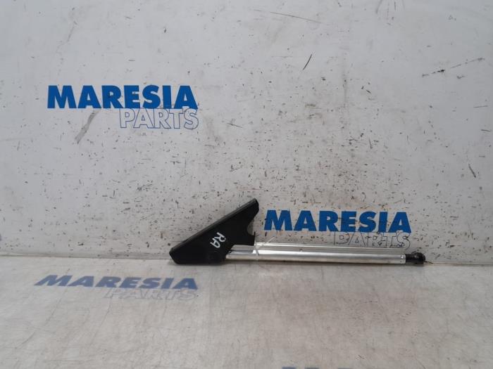 Używane Silownik dachu cabrio Peugeot 308 CC (4B) 1.6 VTI 16V Cena € 75,00 Procedura marży oferowane przez Maresia Parts