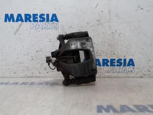Gebrauchte Bremszange links vorne Fiat Grande Punto (199) 1.3 JTD Multijet 16V 85 Actual Preis € 30,00 Margenregelung angeboten von Maresia Parts