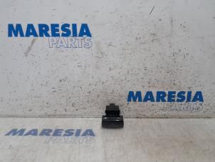 Używane Przelacznik hamulca postojowego Citroen DS4 (NX) 1.6 16V VTi 120 Cena € 75,00 Procedura marży oferowane przez Maresia Parts