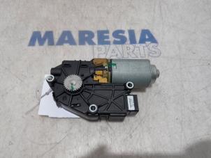 Używane Silnik szyberdachu Peugeot 508 SW (8E/8U) 1.6 THP 16V Cena € 75,00 Procedura marży oferowane przez Maresia Parts