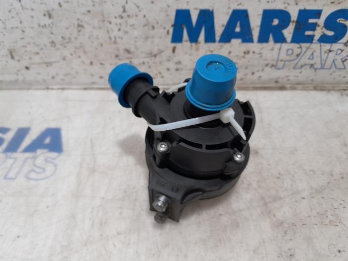 Additional water pump from a Renault Captur (2R) 1.3 TCE 150 16V 2019