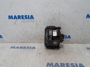 Usagé Etrier de frein avant droit Peugeot 207/207+ (WA/WC/WM) 1.6 16V VTi Prix € 25,00 Règlement à la marge proposé par Maresia Parts