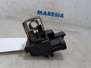 Used Cooling fan resistor Peugeot 207/207+ (WA/WC/WM) 1.6 16V VTi Price € 20,00 Margin scheme offered by Maresia Parts