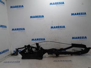 Used Tailgate hinge Peugeot 307 CC (3B) 1.6 16V Price € 50,00 Margin scheme offered by Maresia Parts