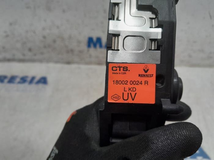 Czujnik polozenia pedalu gazu z Vauxhall Vivaro B Combi 1.6 CDTI Biturbo 125 2017