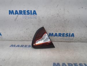 Used Tailgate reflector, left Renault Captur (2R) 1.3 TCE 150 16V Price € 35,00 Margin scheme offered by Maresia Parts