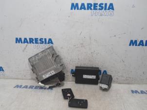 Usados Ordenador de gestión de motor Renault Captur (2R) 1.3 TCE 150 16V Precio € 315,00 Norma de margen ofrecido por Maresia Parts