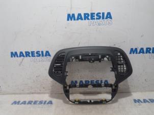 Used Dashboard decoration strip Renault Captur (2R) 1.3 TCE 150 16V Price € 40,00 Margin scheme offered by Maresia Parts