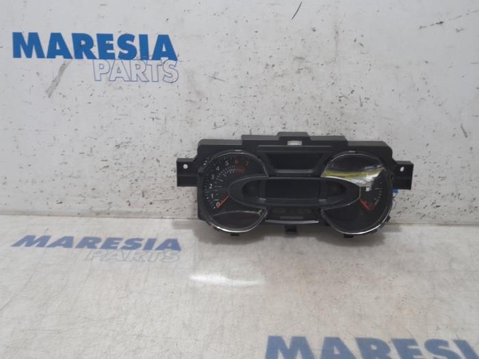 Renault Captur Instrument panels stock