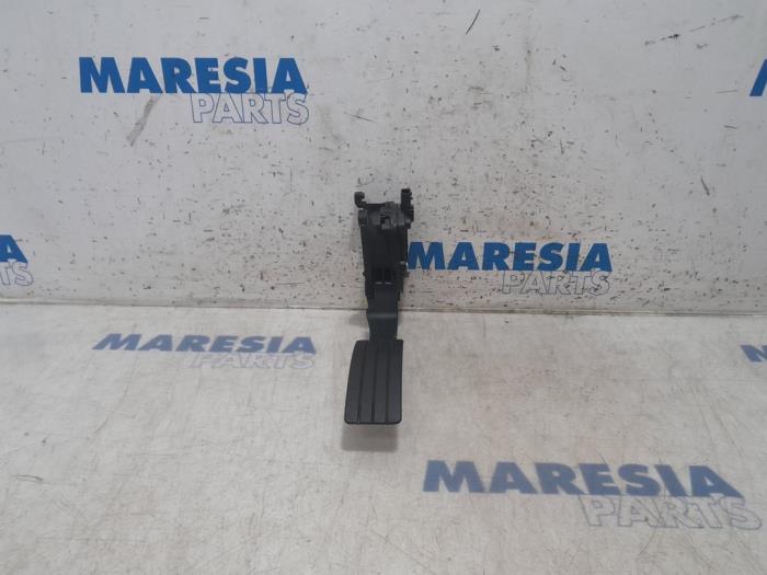 Begagnade Gaspedalsensor Renault Captur I (2R) 1.3 TCE 150 16V Pris € 20,00 Marginaltabell erbjuds av Maresia Parts