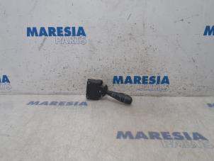 Used Wiper switch Renault Captur (2R) 1.3 TCE 150 16V Price € 20,00 Margin scheme offered by Maresia Parts