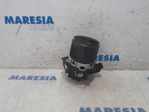 Used Heating and ventilation fan motor Renault Captur (2R) 1.3 TCE 150 16V Price € 30,00 Margin scheme offered by Maresia Parts