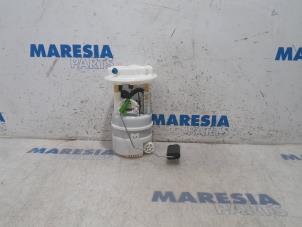 Used Electric fuel pump Renault Captur (2R) 1.3 TCE 150 16V Price € 55,00 Margin scheme offered by Maresia Parts