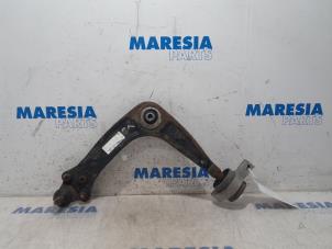 Używane Wahacz zawieszenia dolny lewy przód Peugeot 508 SW (8E/8U) 1.6 THP 16V Cena € 50,00 Procedura marży oferowane przez Maresia Parts