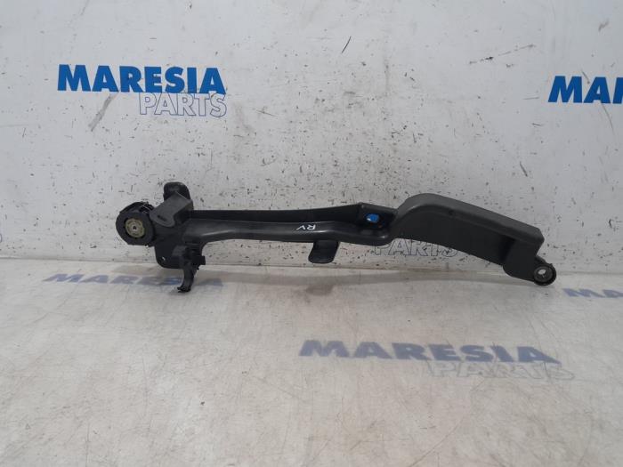 Usados Subchasis Peugeot 508 SW (8E/8U) 1.6 THP 16V Precio € 35,00 Norma de margen ofrecido por Maresia Parts