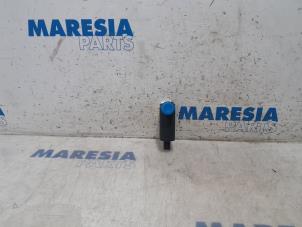 Usados Bomba de limpiaparabrisas delante Peugeot 508 SW (8E/8U) 1.6 THP 16V Precio € 10,00 Norma de margen ofrecido por Maresia Parts