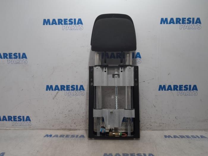 Begagnade Störtbåge Peugeot 307 CC (3B) 1.6 16V Pris € 49,99 Marginaltabell erbjuds av Maresia Parts