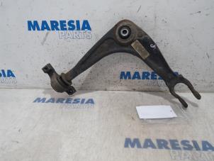 Używane Wahacz zawieszenia dolny prawy przód Citroen C5 III Tourer (RW) 1.6 16V THP 155 Cena € 30,00 Procedura marży oferowane przez Maresia Parts
