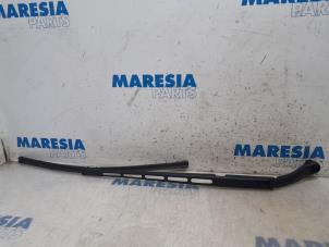 Used Front wiper arm Citroen C5 III Tourer (RW) 1.6 16V THP 155 Price € 25,00 Margin scheme offered by Maresia Parts
