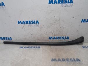 Used Frontscreen frame Peugeot 308 CC (4B) 1.6 VTI 16V Price € 20,00 Margin scheme offered by Maresia Parts