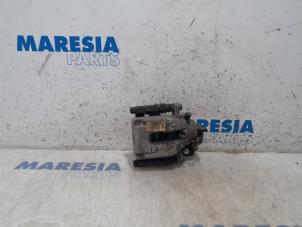 Used Rear brake calliper, right Peugeot 308 CC (4B) 1.6 VTI 16V Price € 25,00 Margin scheme offered by Maresia Parts